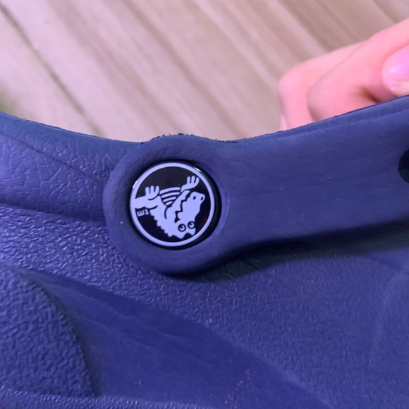 Crocs Closed Hole Shoes Size 7 - Picture 6 of 9